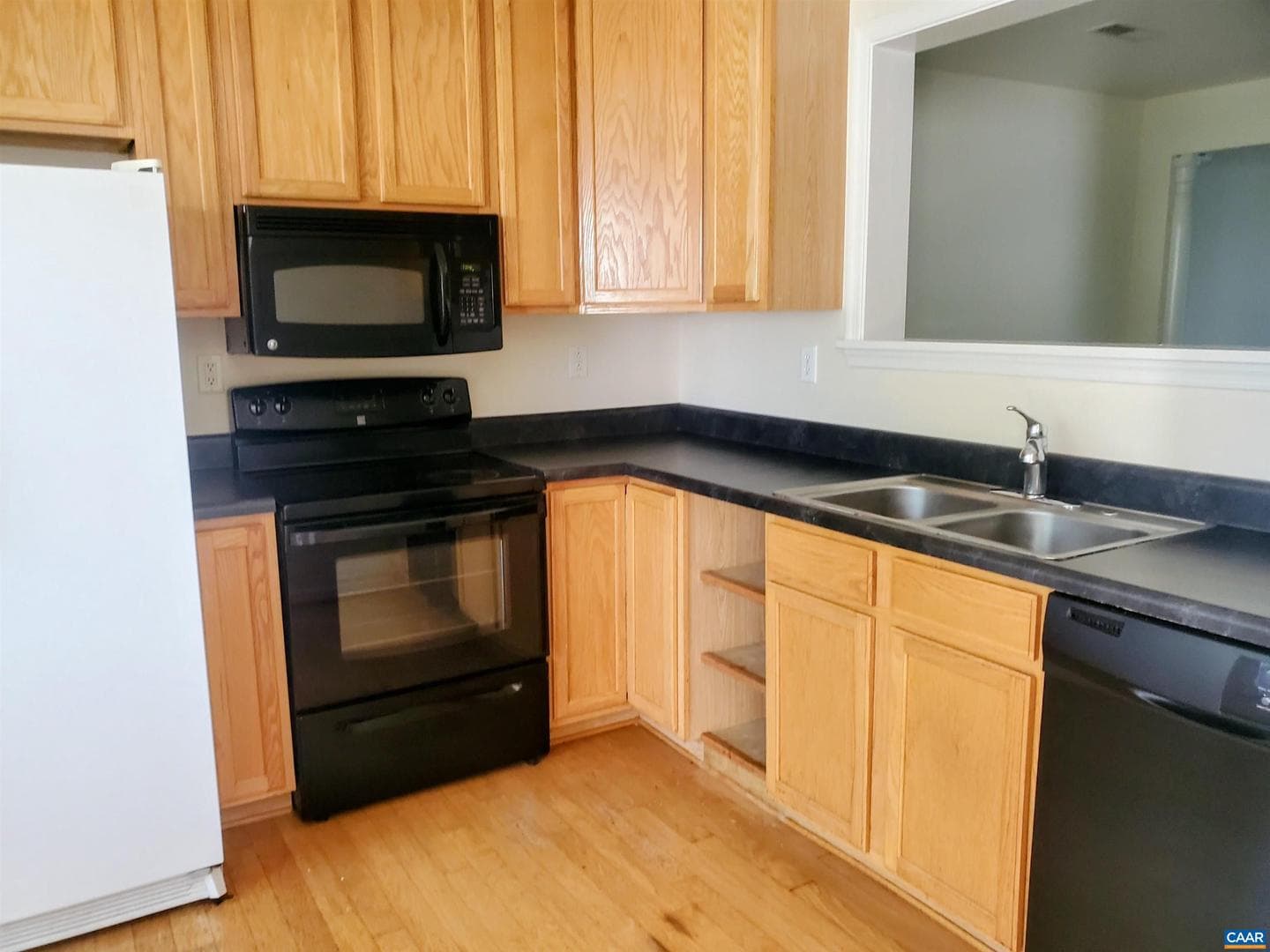1408 Glenside Green photo 4