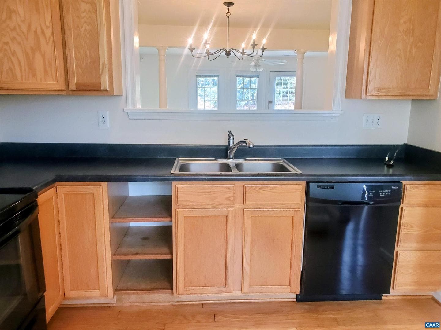 1408 Glenside Green photo 5
