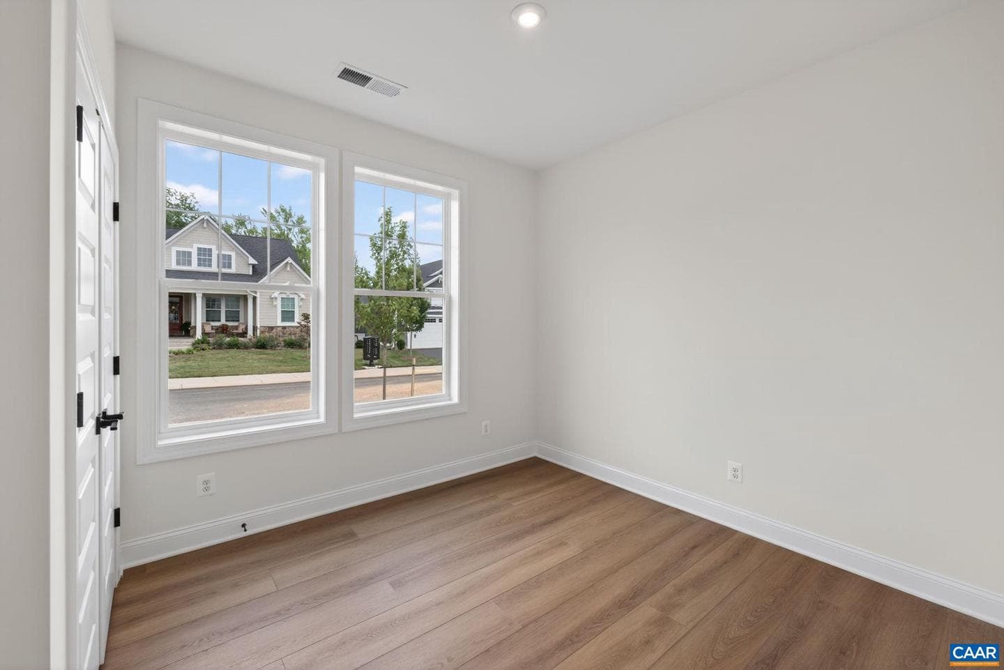 34e Ashlin Cove photo 24