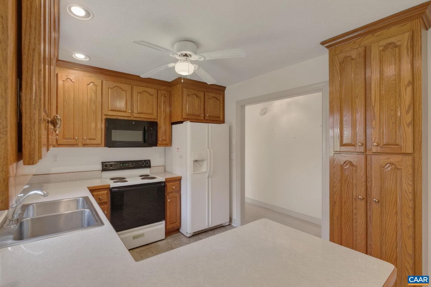 1064 Wintergreen Ln photo 12