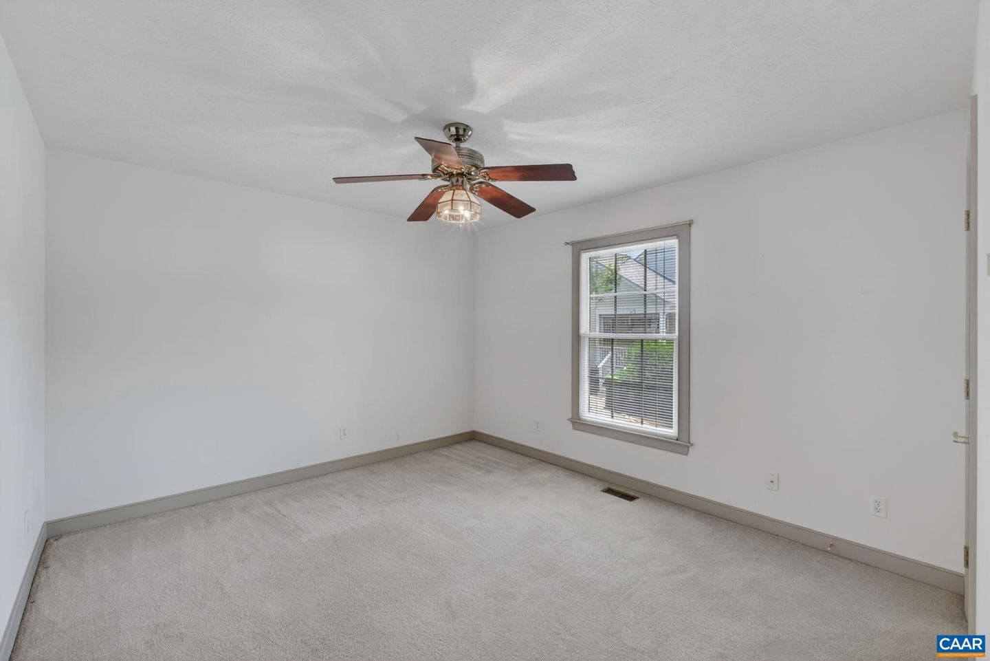1064 Wintergreen Ln photo 23