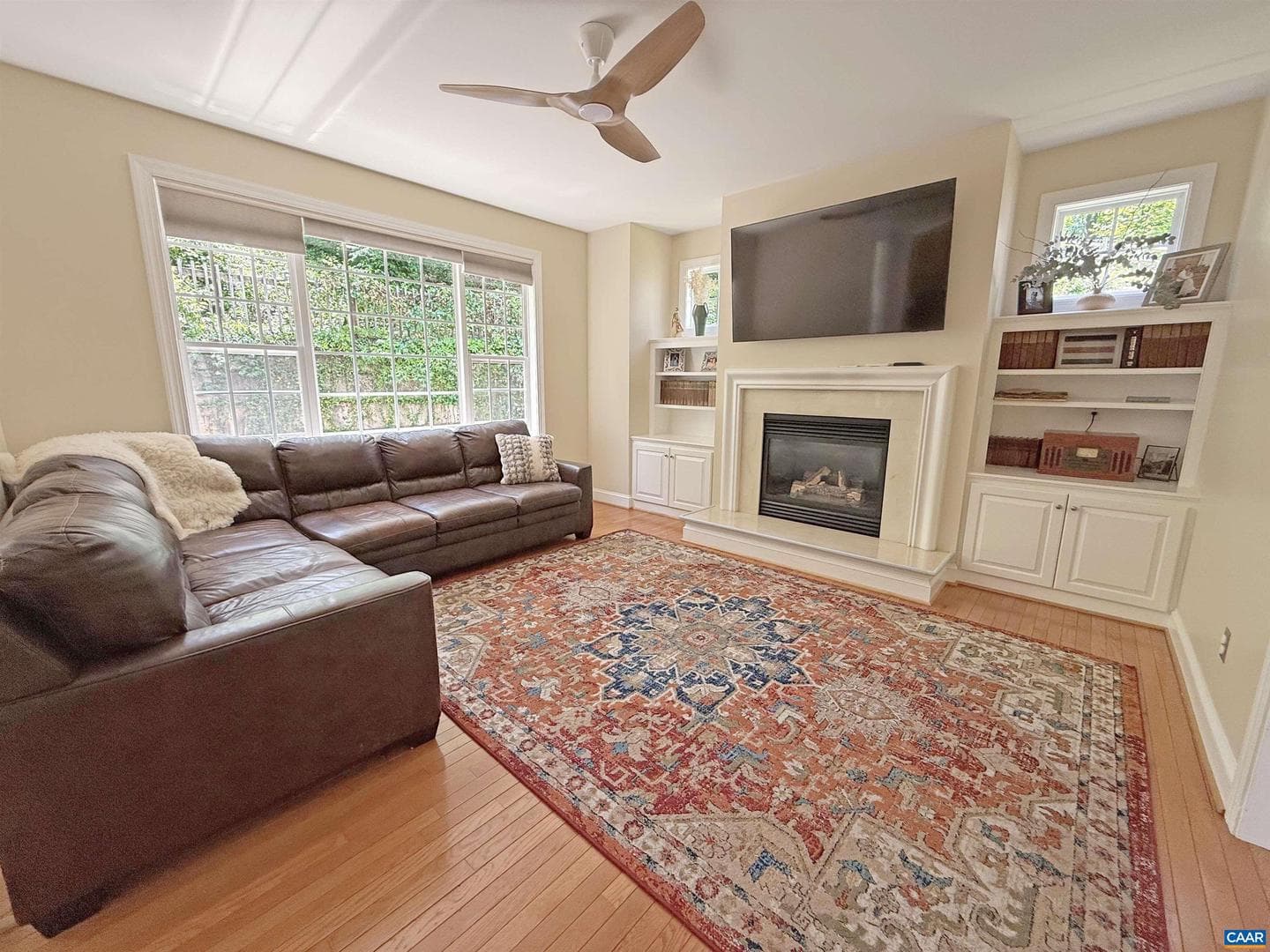 1102 Saint Charles Ct photo 3