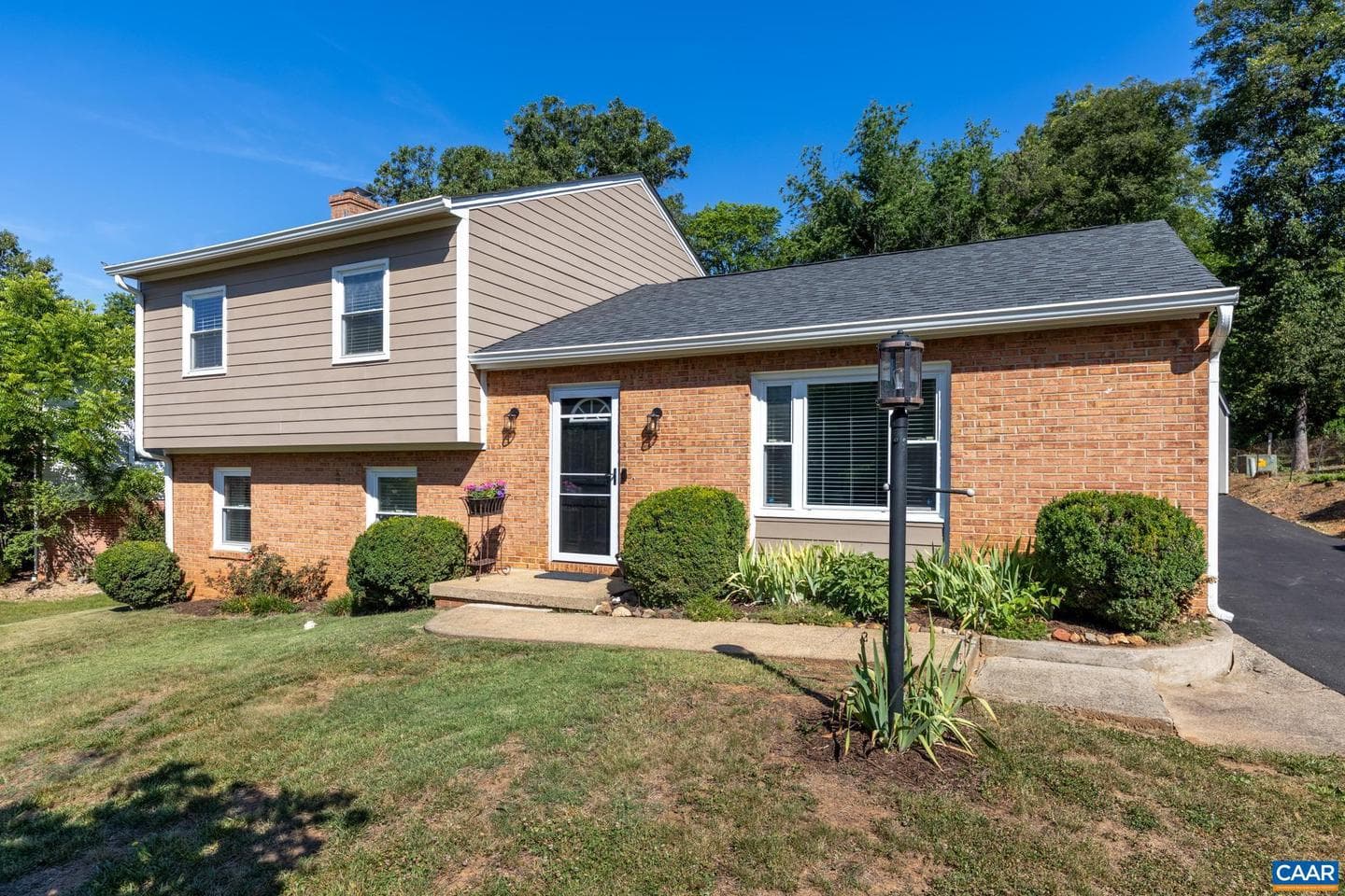 327 Brentwood Rd photo 3
