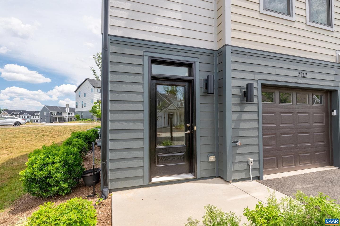 2217 Fowler Cir photo 4