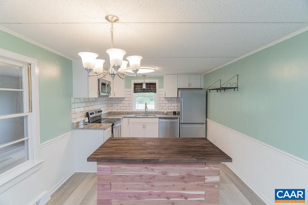 1043 Ford Ave photo 10
