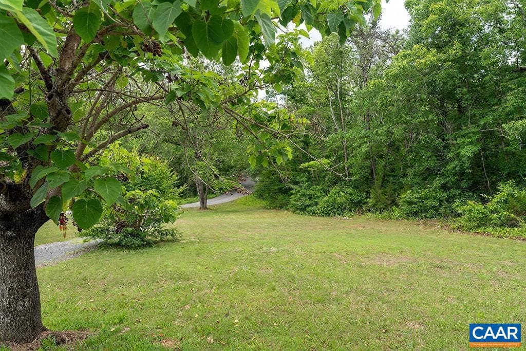 1043 Ford Ave photo 3