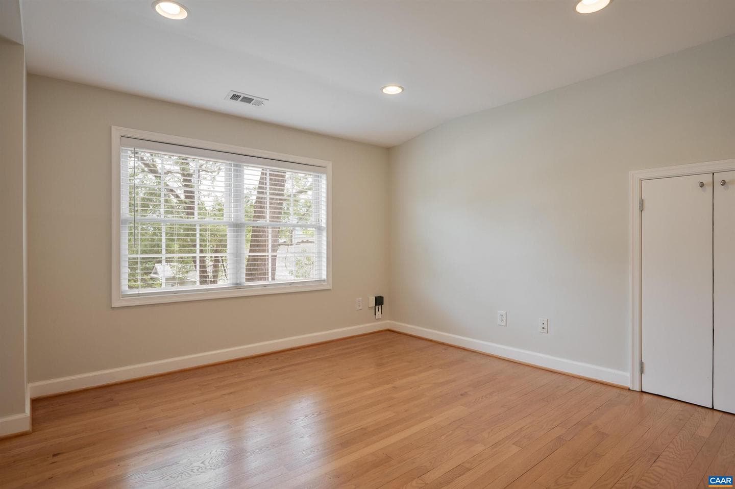 1006 Avon St photo 20