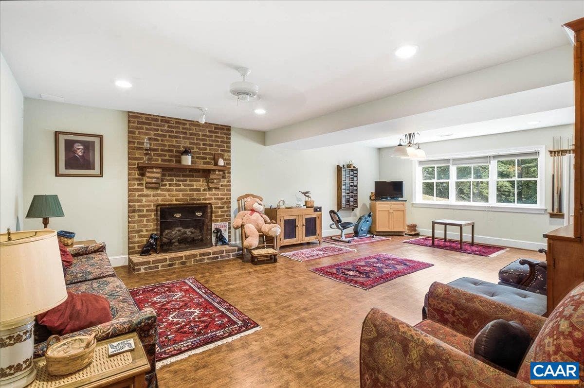 525 Milford Rd photo 27
