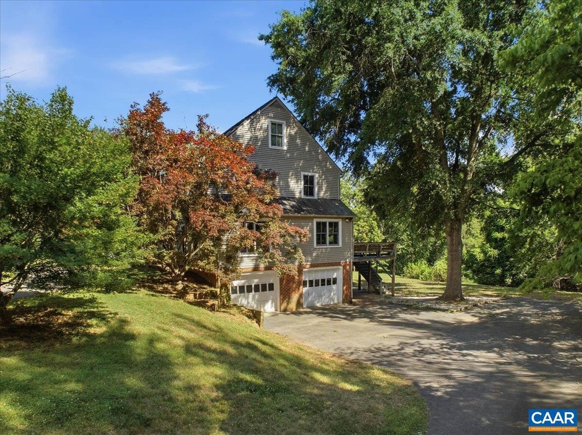 525 Milford Rd photo 4