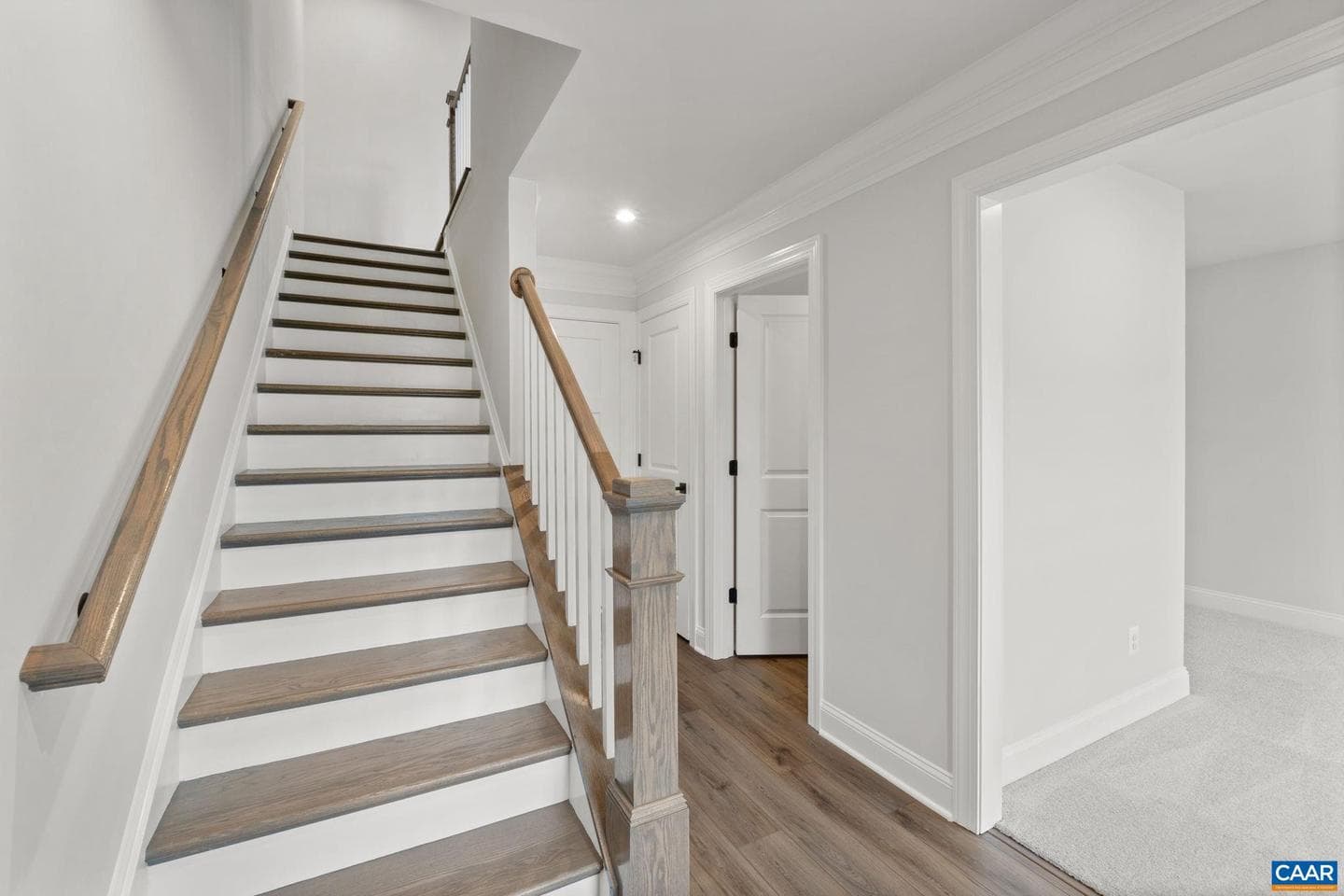 137 Park Ridge Dr photo 5