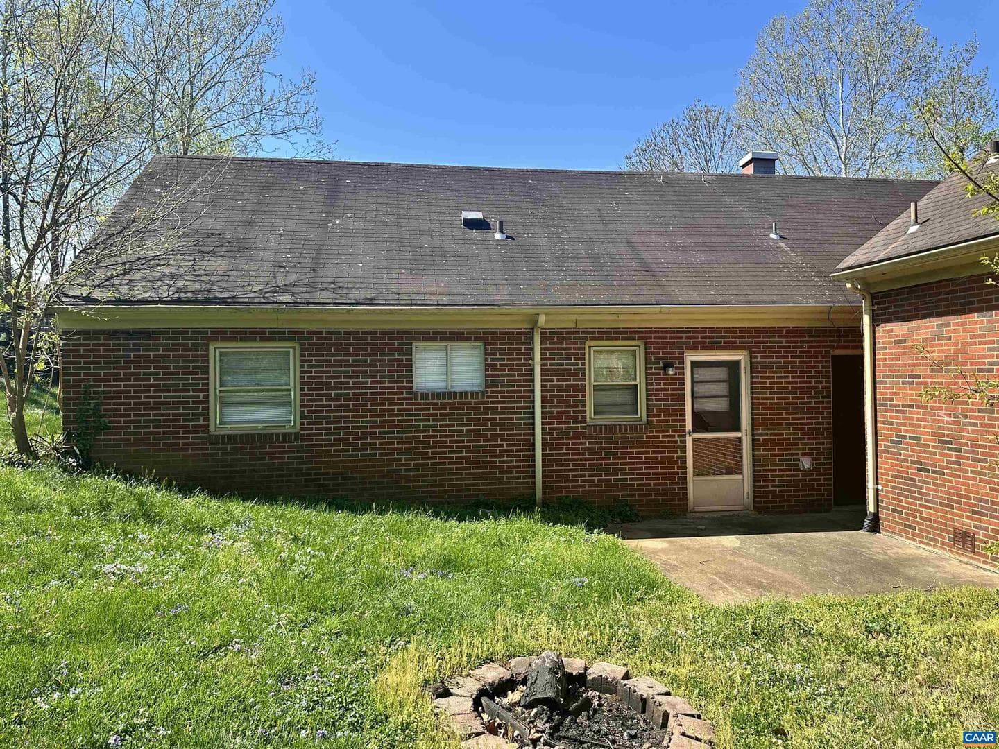 912 Saint Charles Ave photo 4