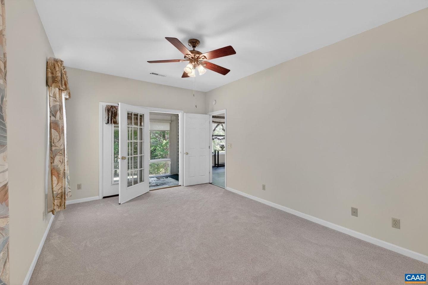 102 Happy Valley Rd photo 25