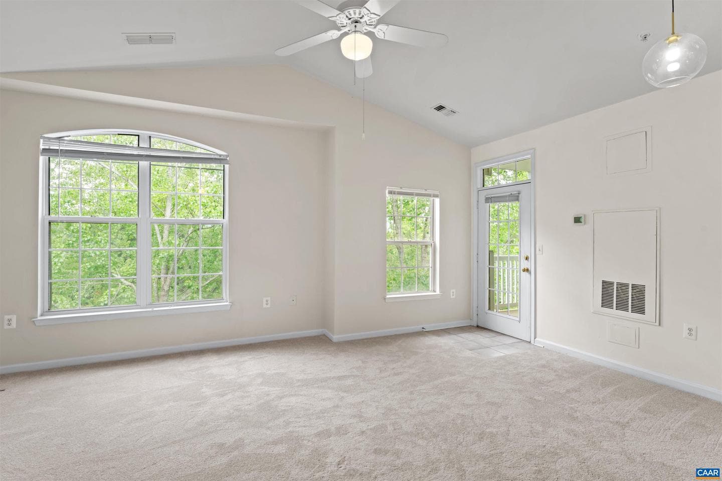 1055 Weybridge Ct photo 3
