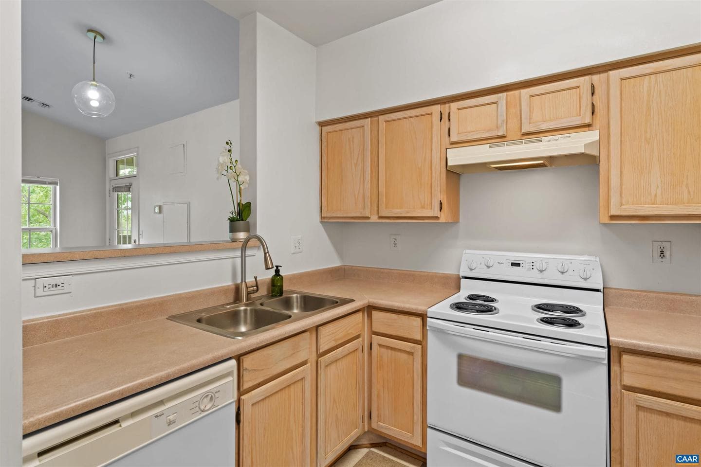 1055 Weybridge Ct photo 7