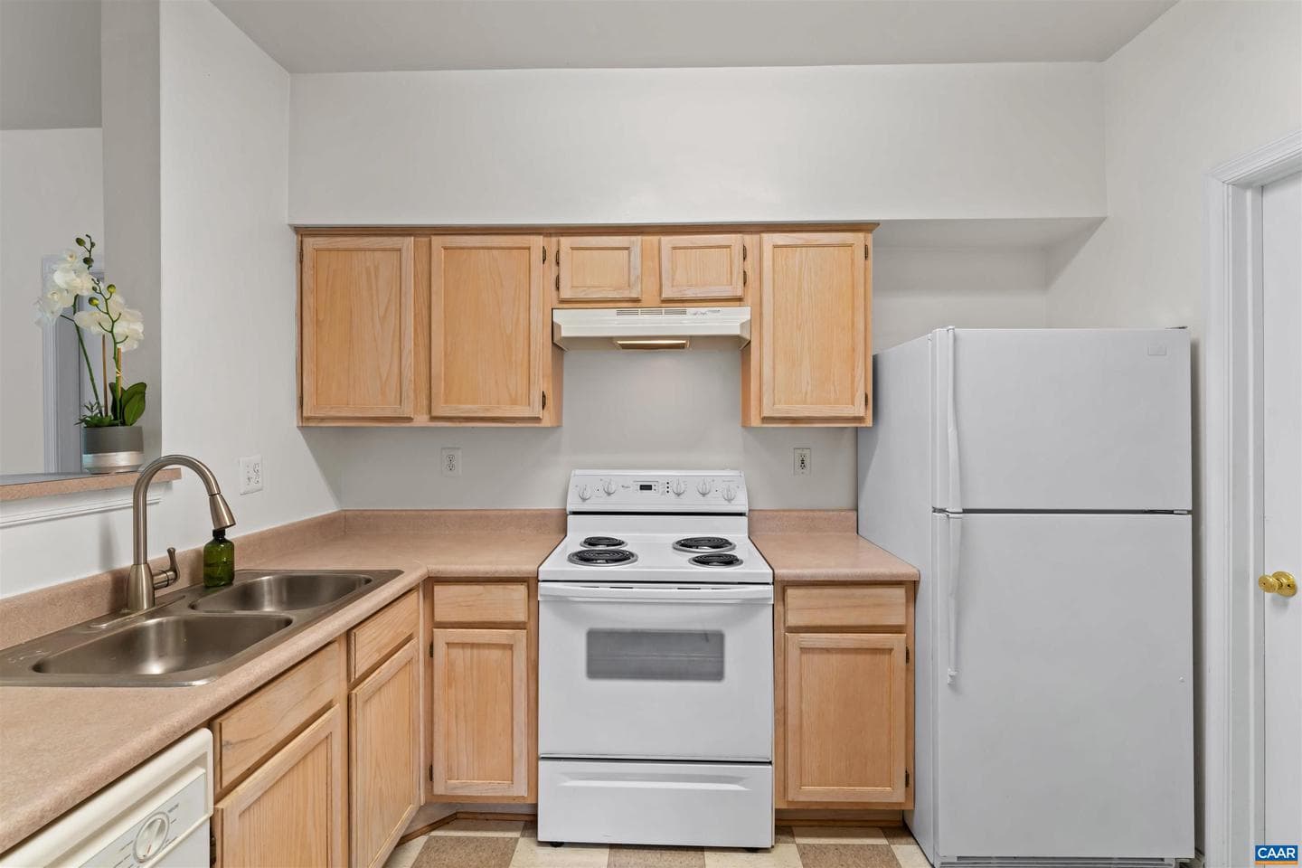 1055 Weybridge Ct photo 8