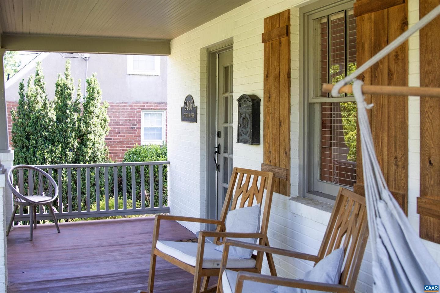 2406 Jefferson Park Ave photo 5