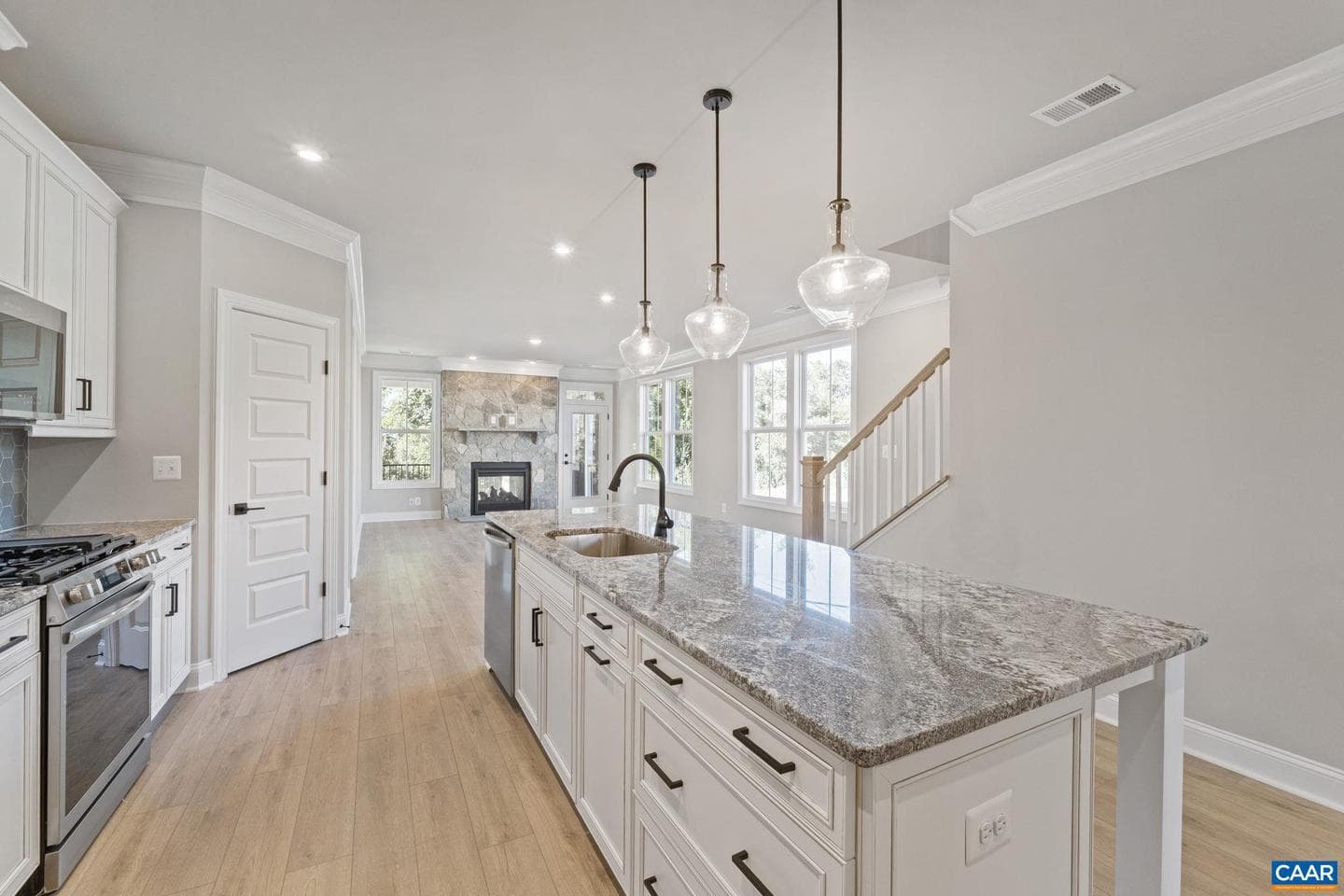 138 Springdale Rd photo 9