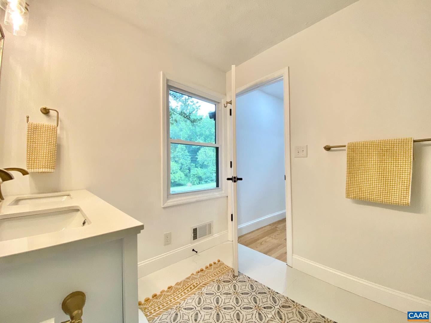 2305 Wayne Ave photo 21