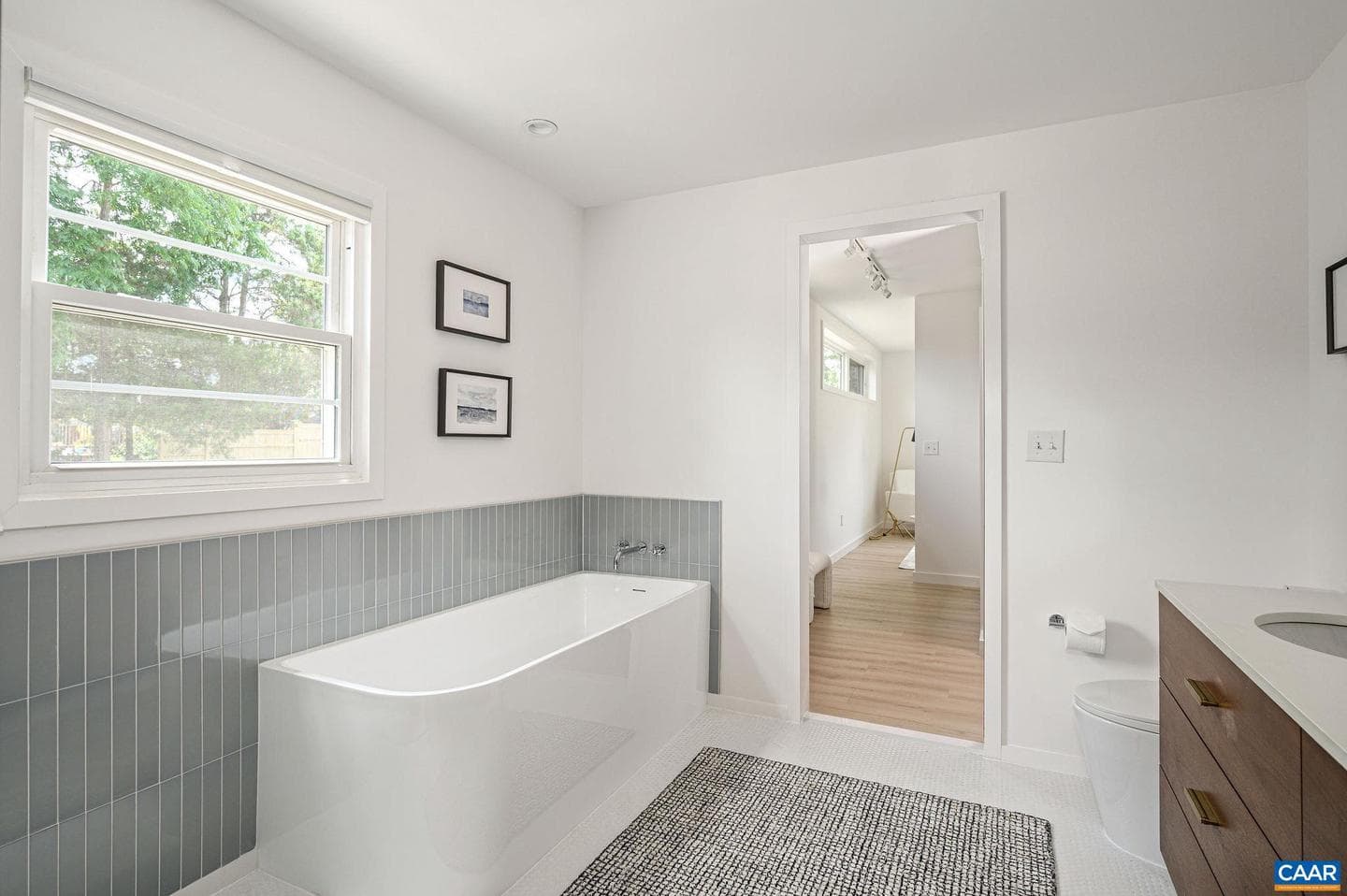 1007 Saint Clair Ave photo 24
