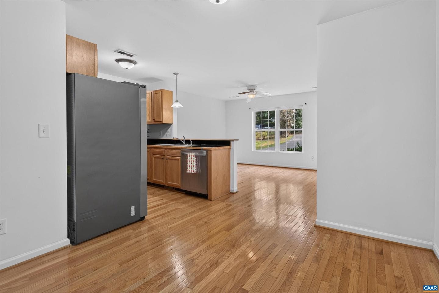 562 Cleveland Ave photo 9