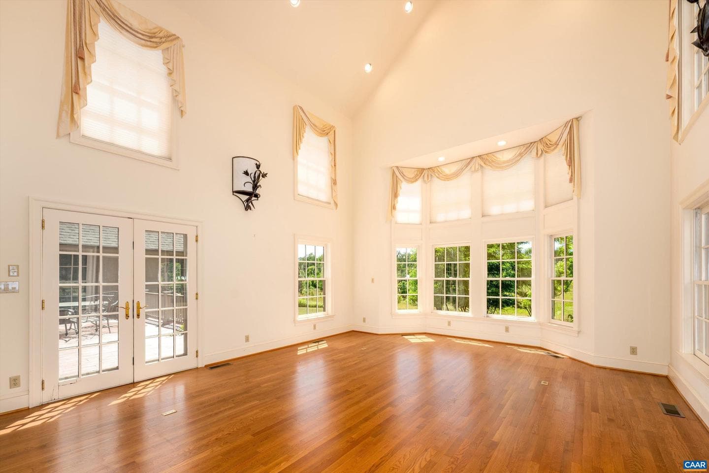 546 Three Pond Ln photo 23