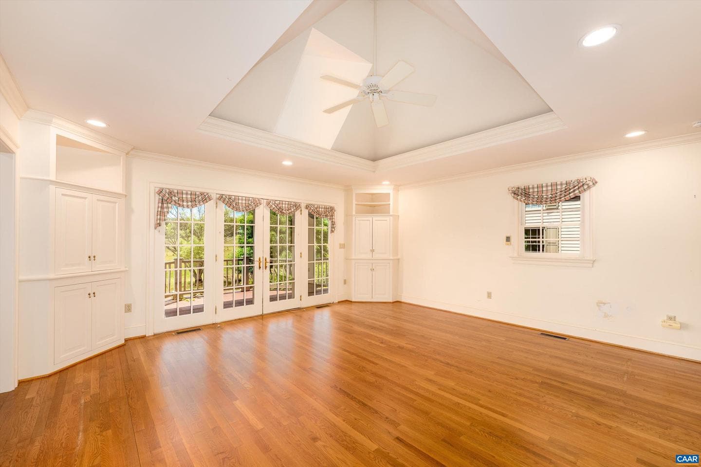 546 Three Pond Ln photo 29