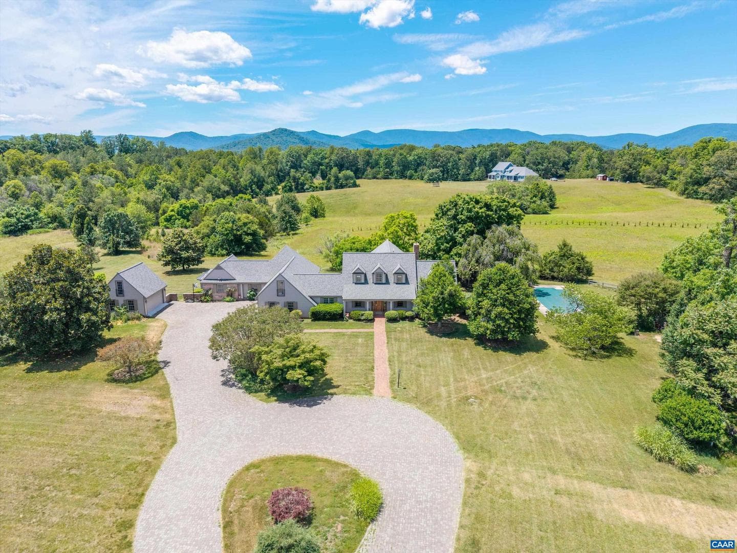 546 Three Pond Ln photo 5