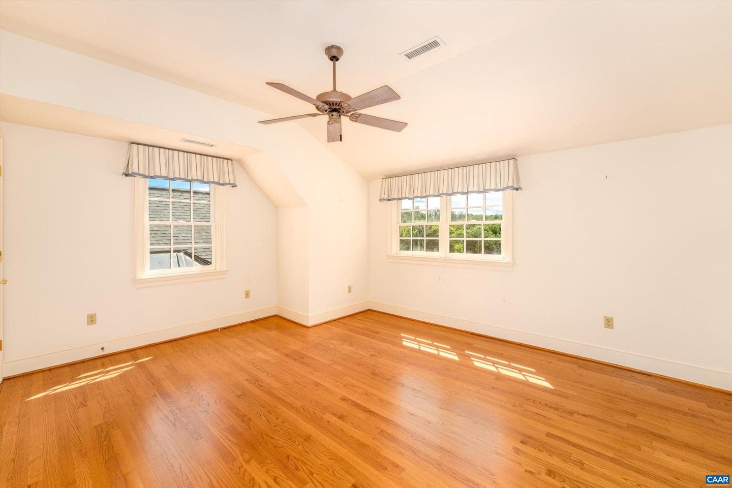 546 Three Pond Ln photo 51