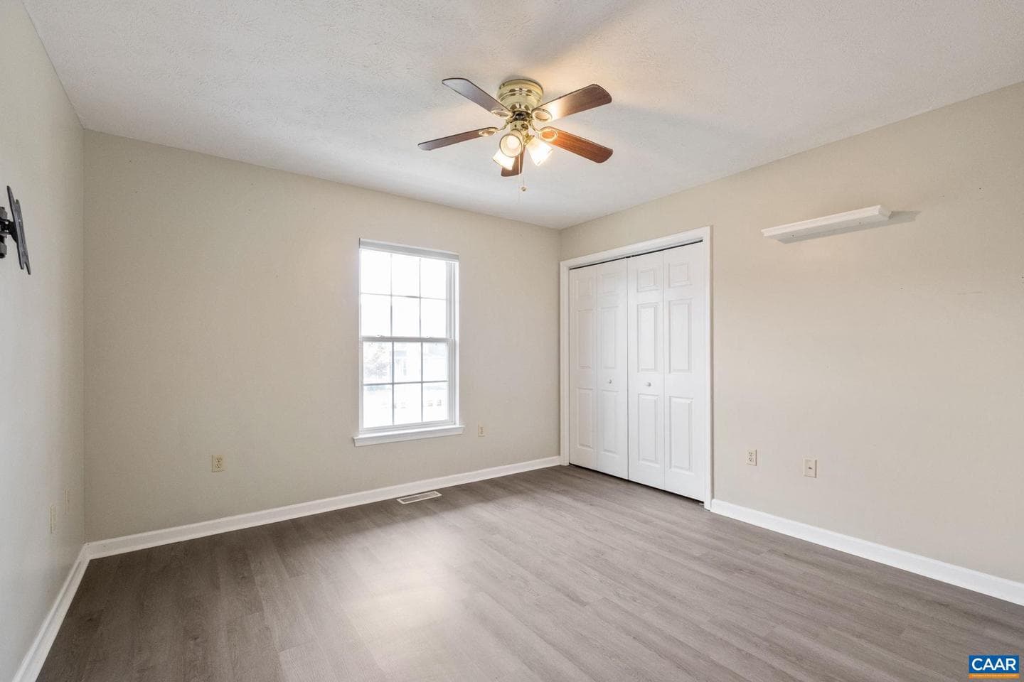 537 Edwardian Ln photo 17