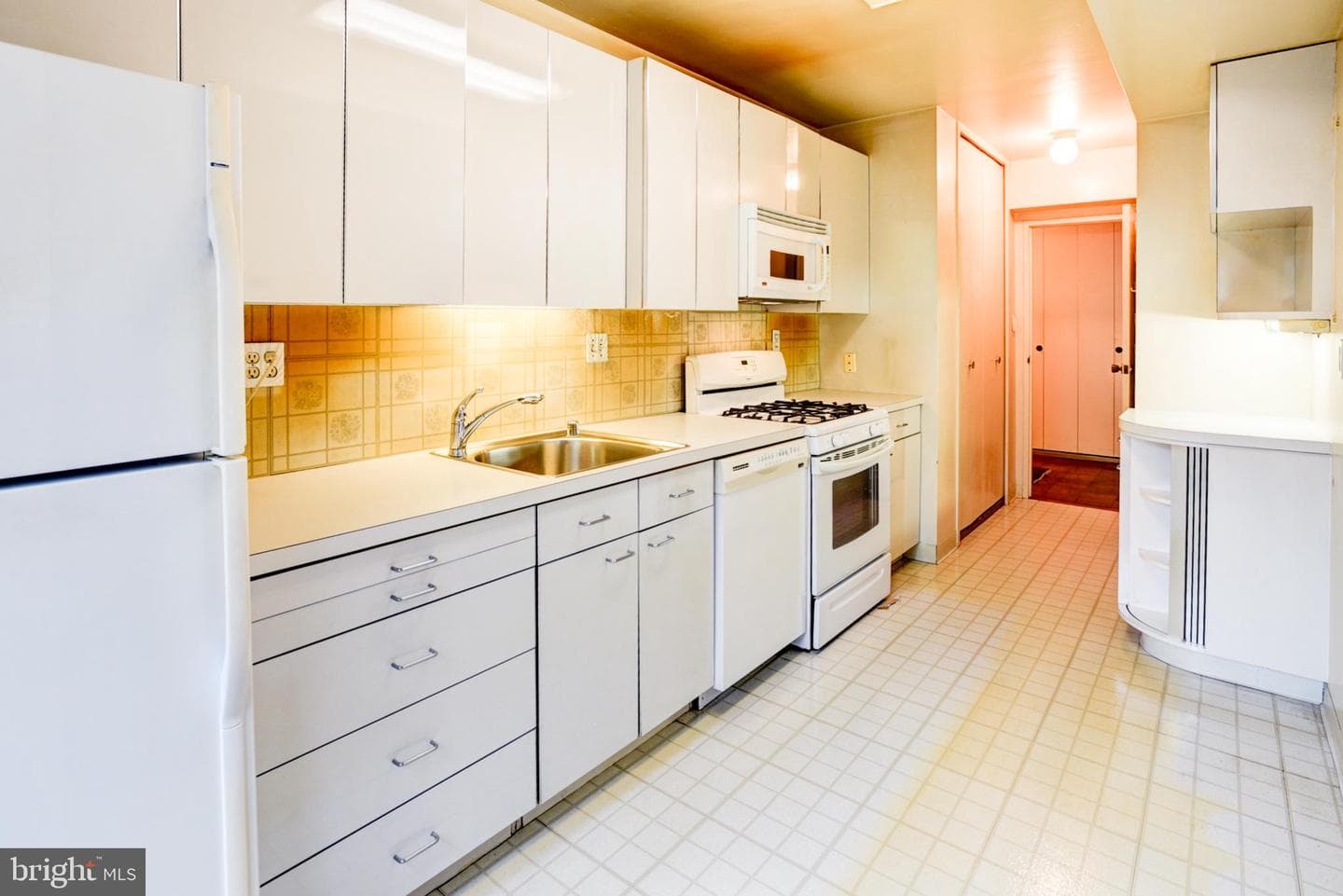 4201 Cathedral Avenue NW #201e photo 13