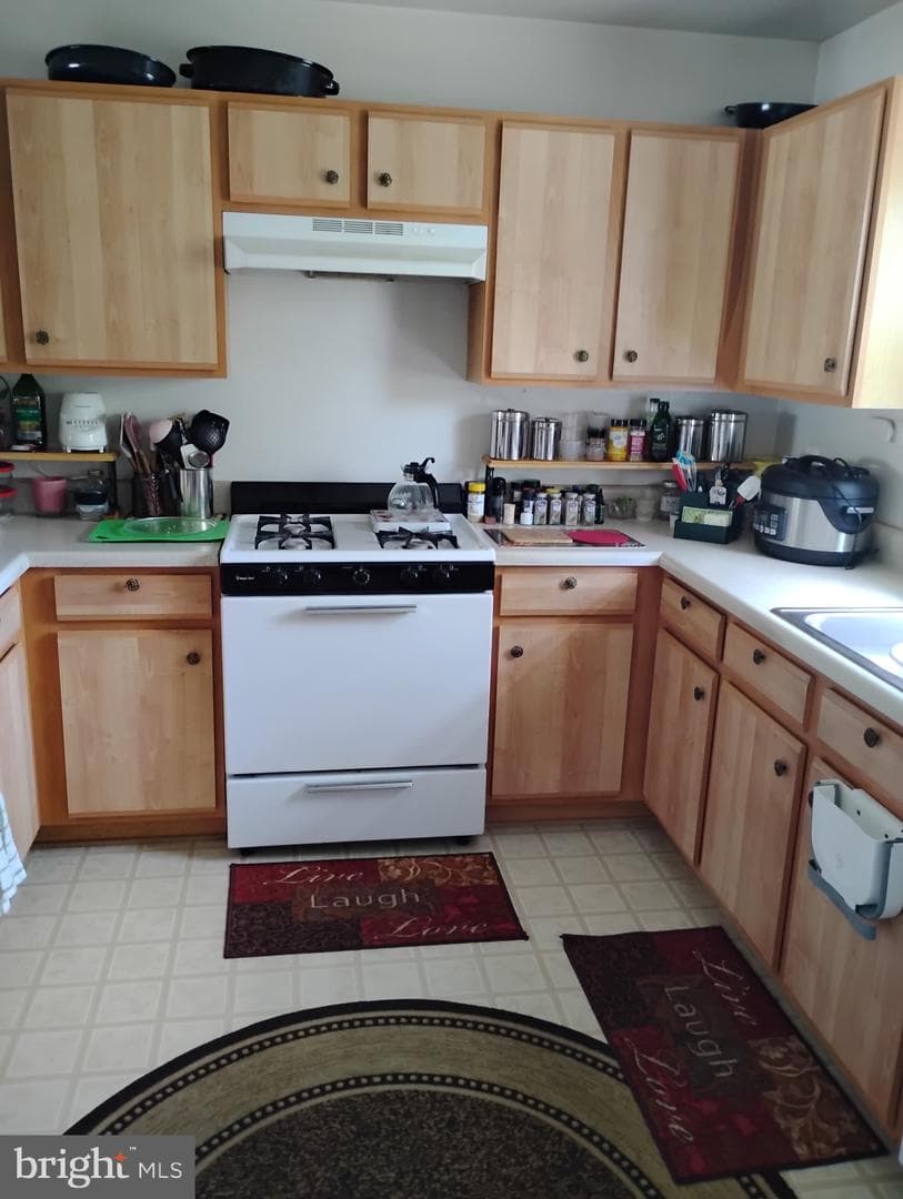 3910 Burns Court SE photo 8