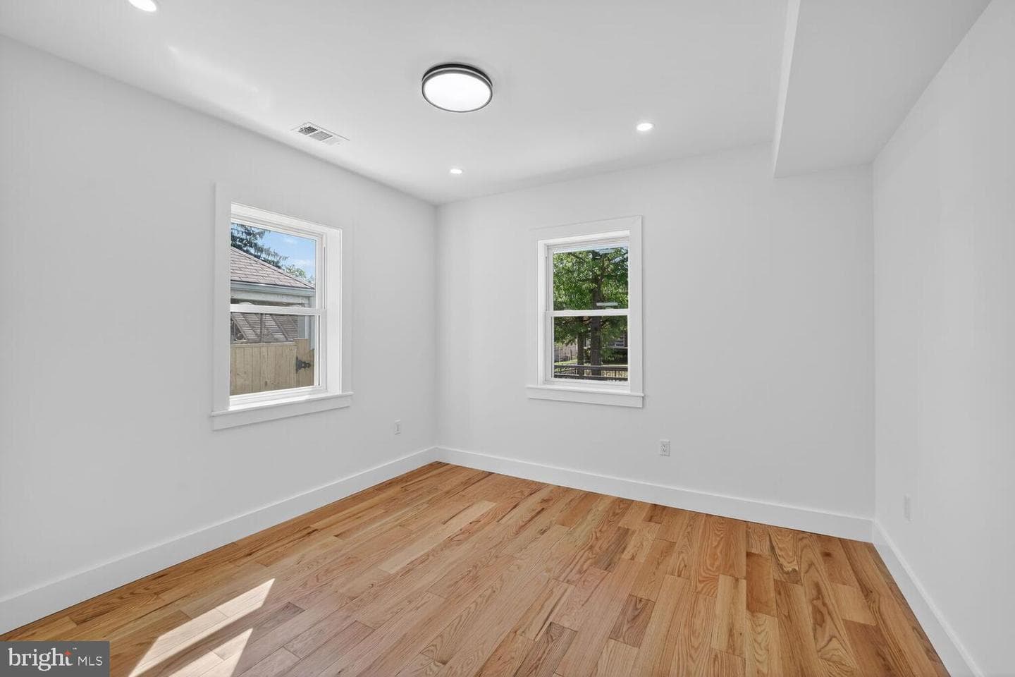 1516 Evarts Street NE photo 27