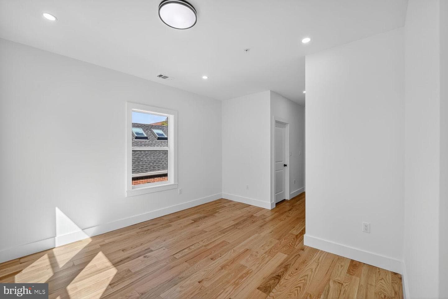 1516 Evarts Street NE photo 30