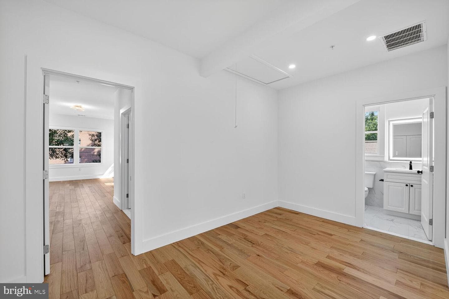 1516 Evarts Street NE photo 32