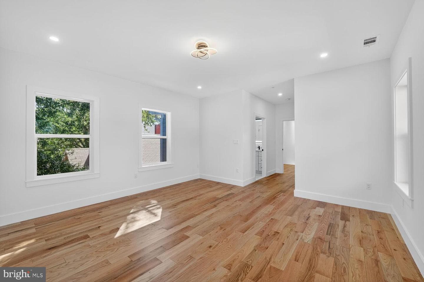 1516 Evarts Street NE photo 33