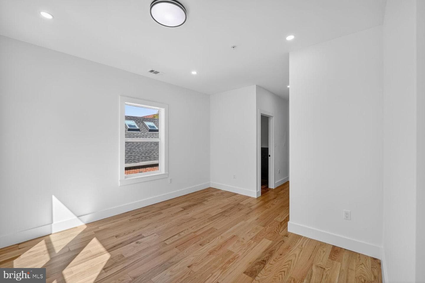 1516 Evarts Street NE photo 35