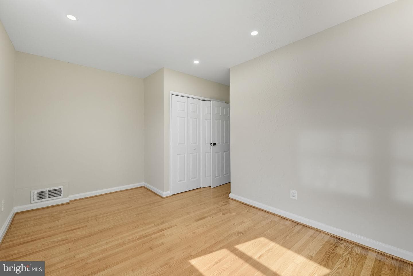 5916 8th Street NE photo 20
