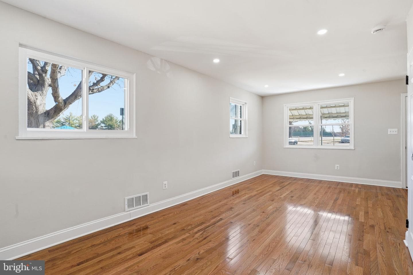 5916 8th Street NE photo 5