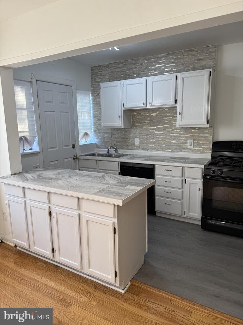 1343 Queen Street NE photo 4