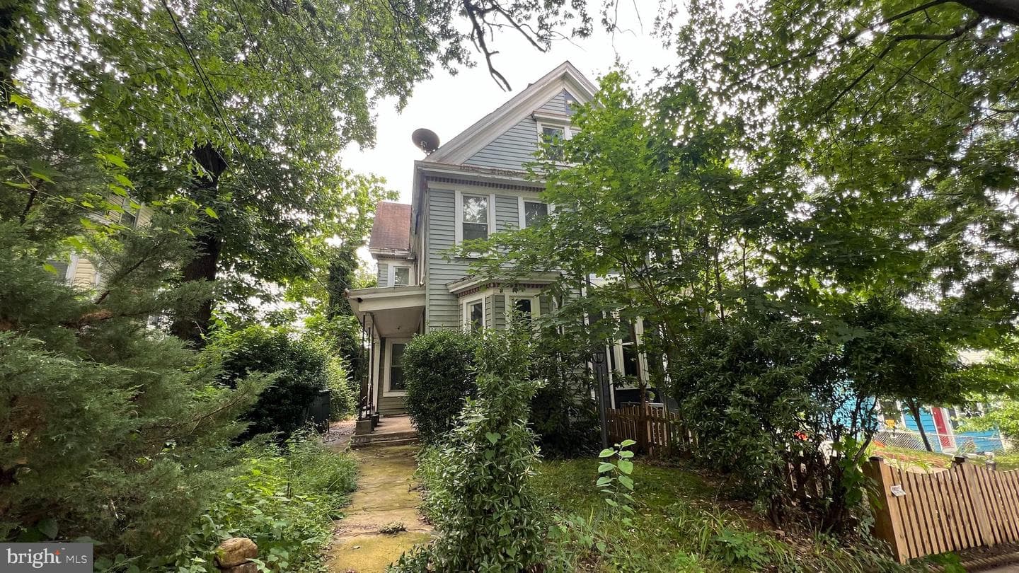 1241 Perry Street NE photo 2