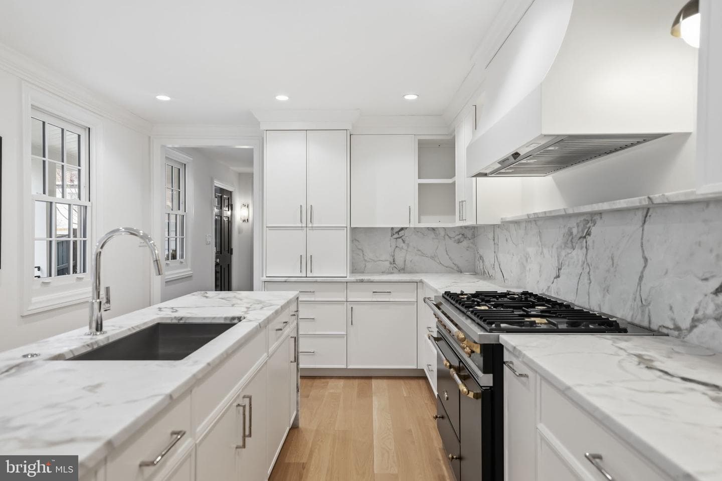 3418 Reservoir Road NW photo 6
