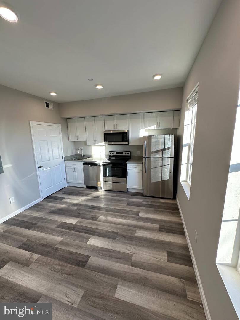 1812 H Place NE #409 photo 2