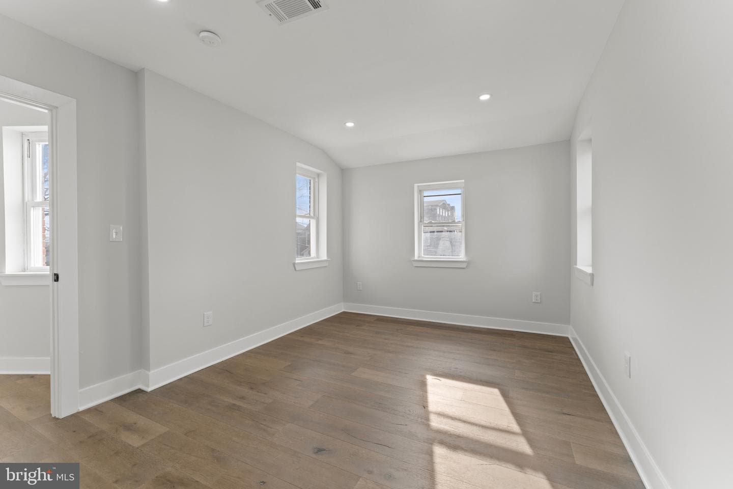 33 Nicholson Street NW photo 36