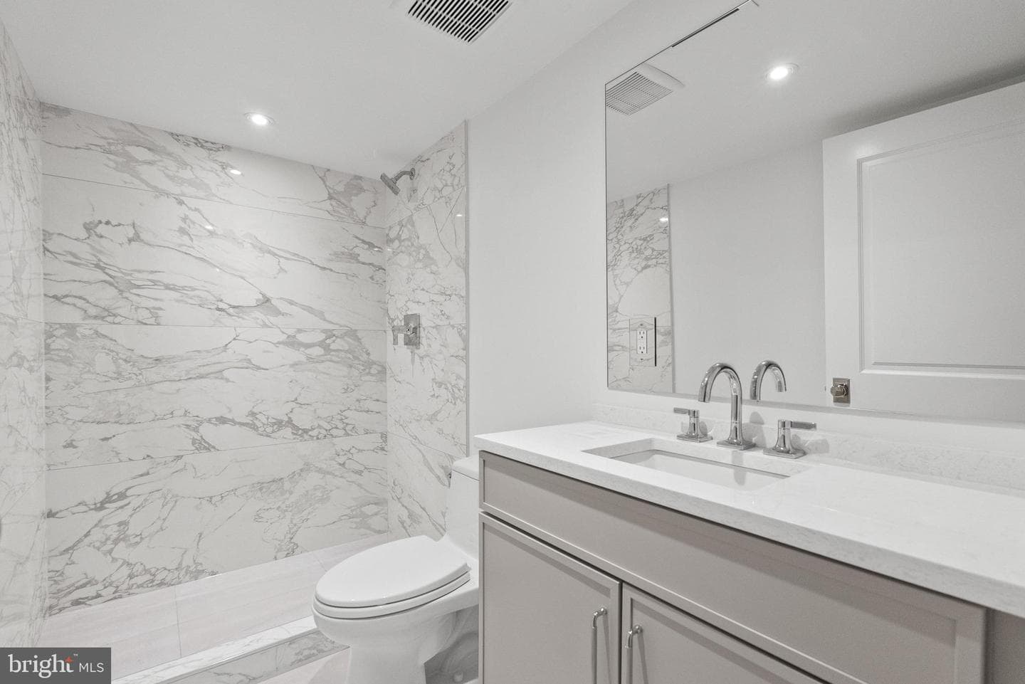 4433 Cathedral Avenue NW photo 37