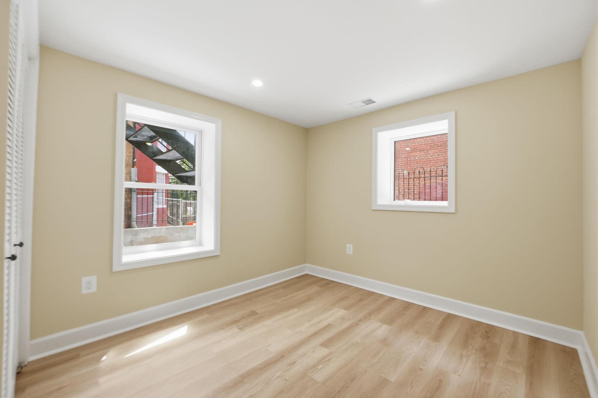 518 Columbia Road NW photo 29
