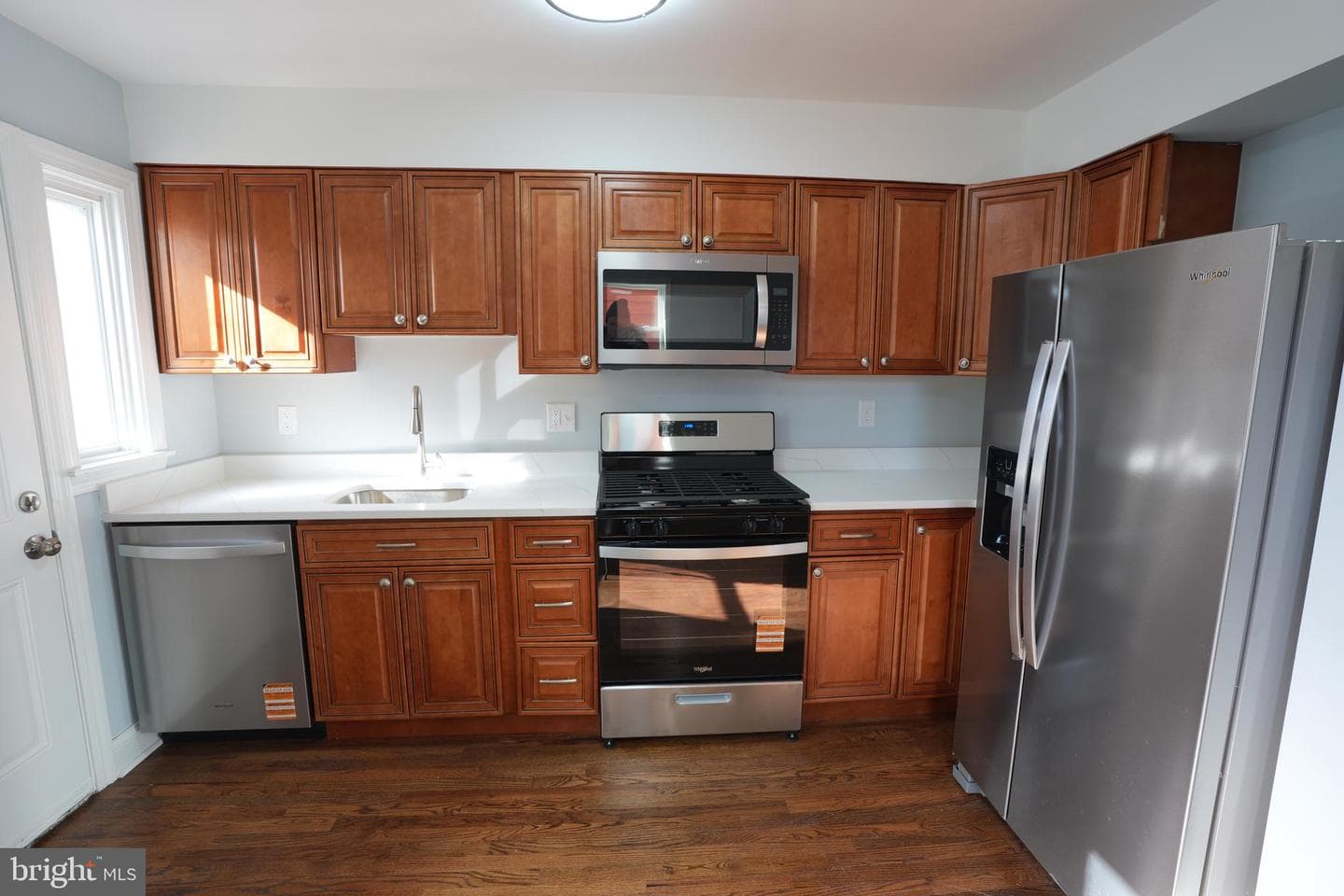 164 Elmira Street SW photo 4