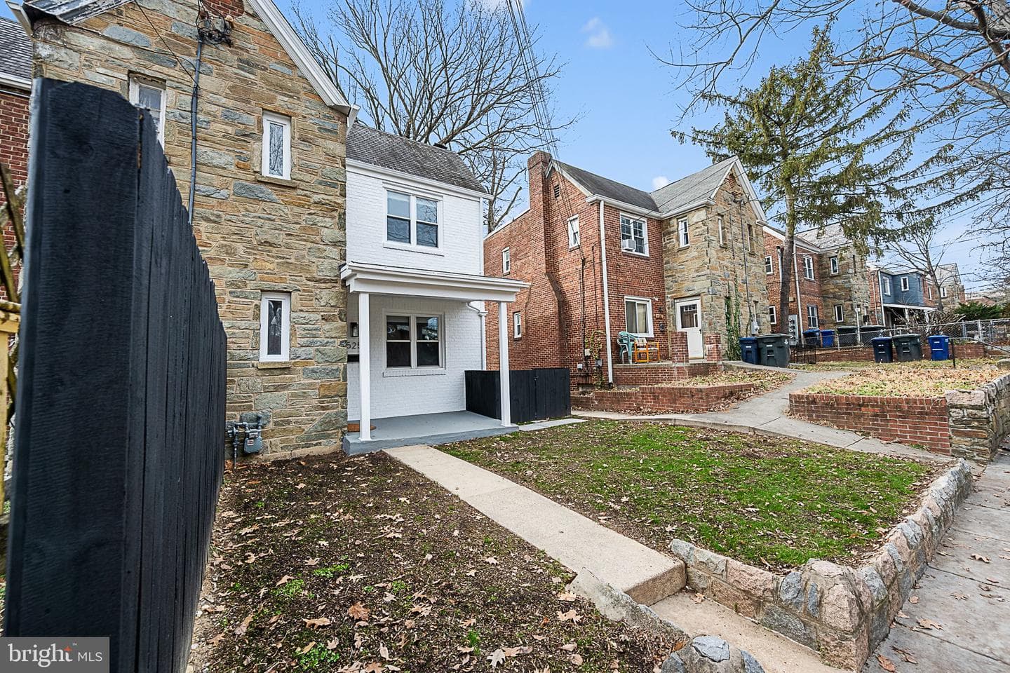525 Oakwood Street SE photo 2