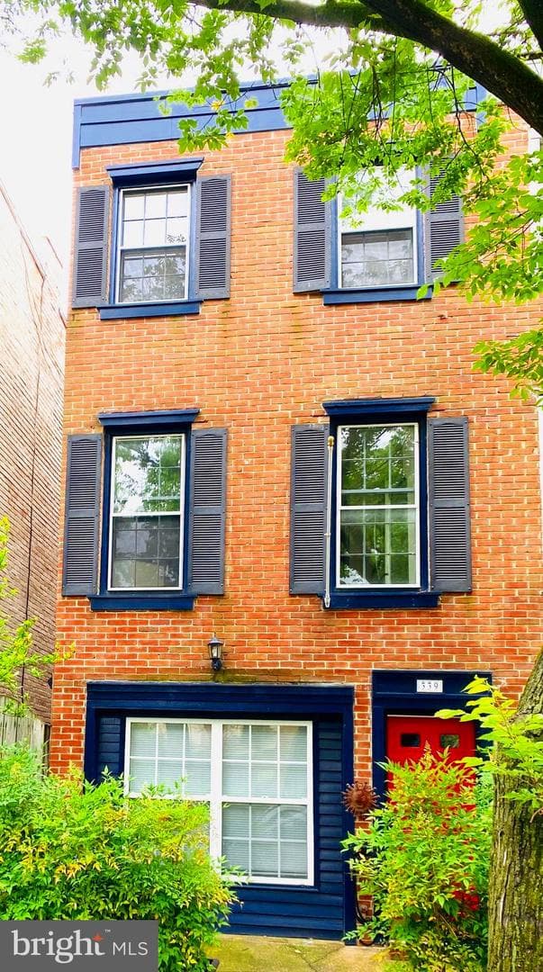 339 SE 11th Street SE photo 2