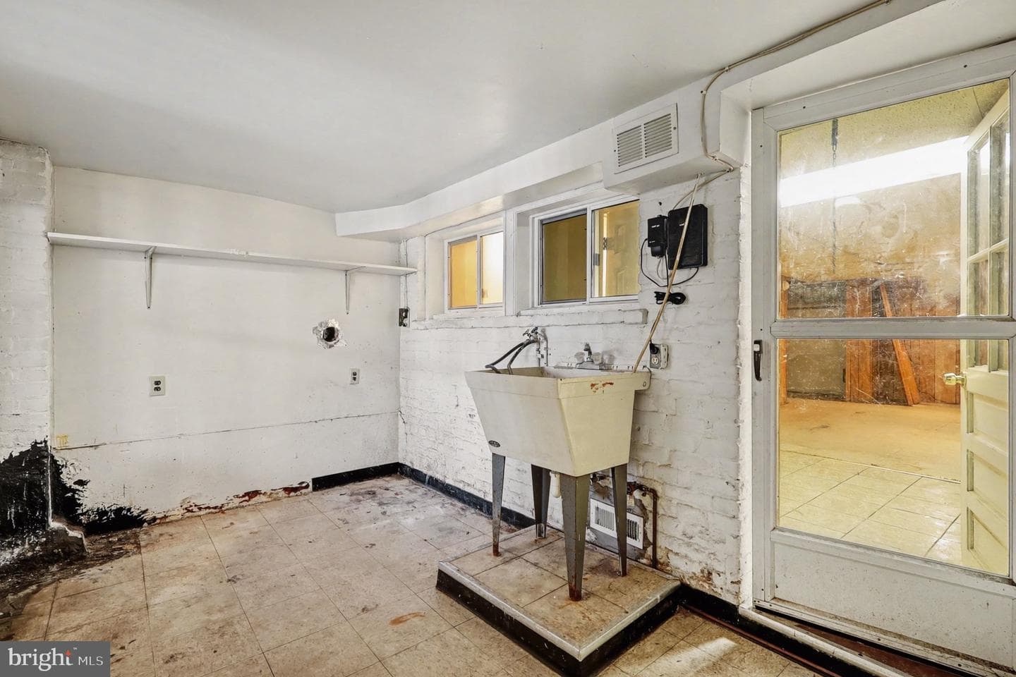 637 Hamilton Street NW photo 21