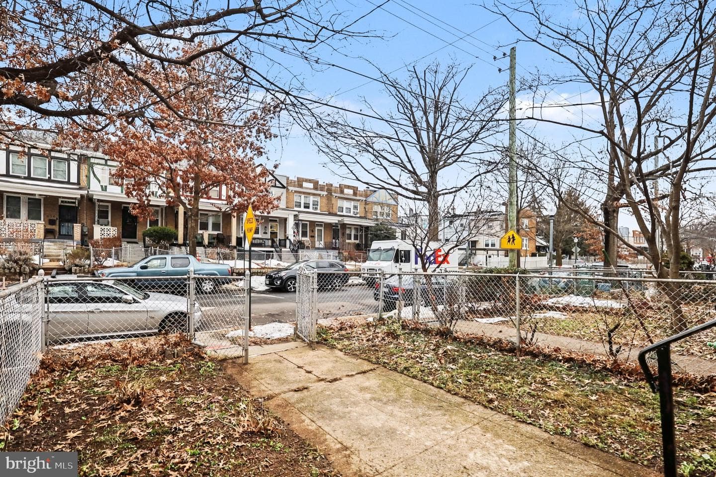 637 Hamilton Street NW photo 3